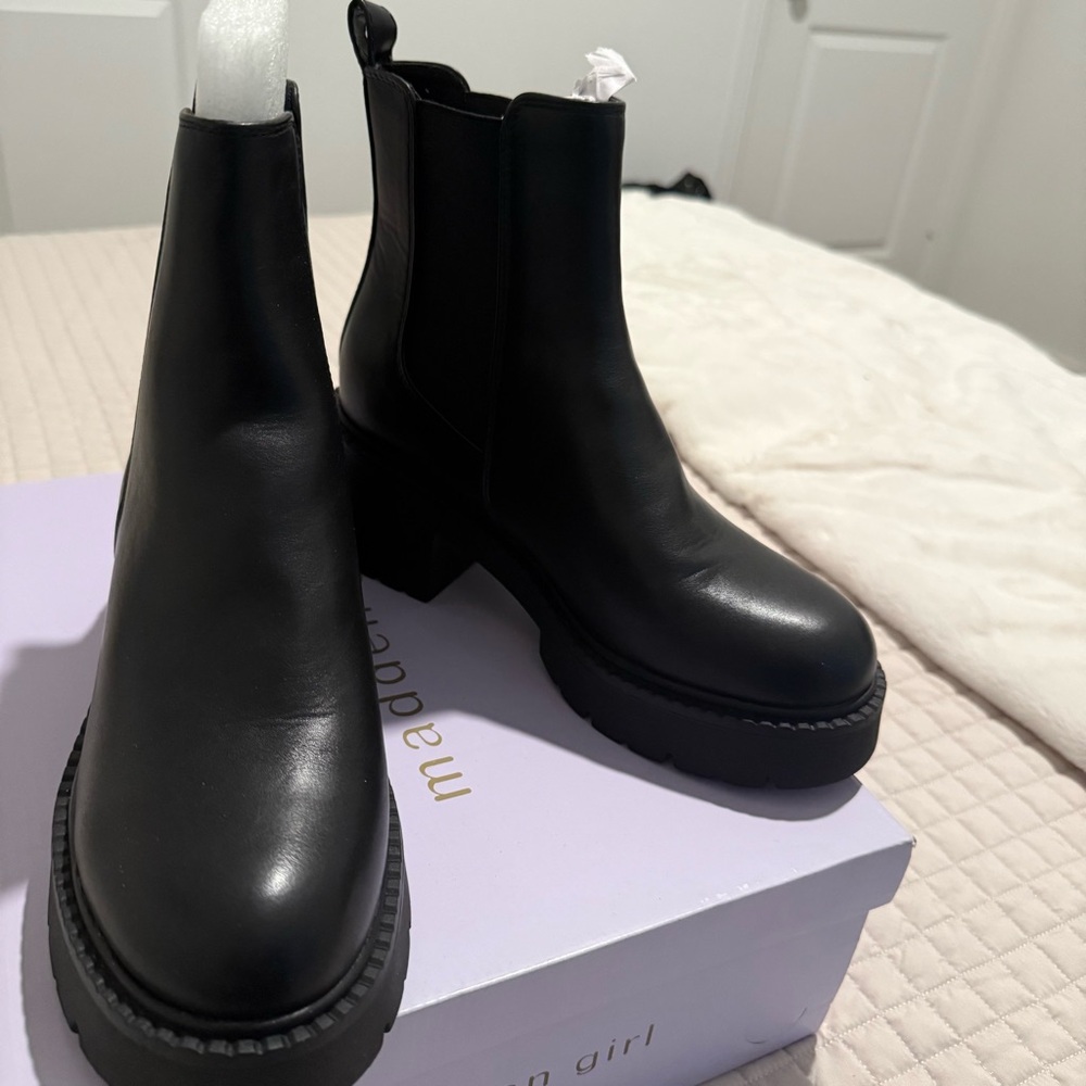 Madden Girl Tianna Chelsea Boots NWT